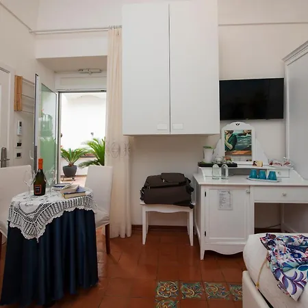 Antica Repubblica In The Historical Center 2 Minutes Away,100mt From The Sea Lägenhetshotell 4*