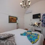 Antica Repubblica In The Historical Center 2 Minutes Away,100mt From The Sea 4*