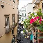 Antica Repubblica In The Historical Center 2 Minutes Away,100mt From The Sea Aparthotel