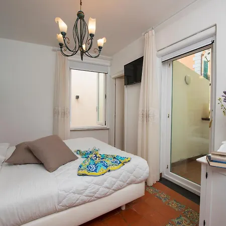 Antica Repubblica In The Historical Center 2 Minutes Away,100mt From The Sea 4*